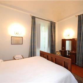 7 Bedroom Villa with Pool near Pistoia, Sleeps 14-16